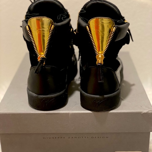 Giuseppe Zanotti
Coby velvet hi-top sneakers - Picture 6 of 9